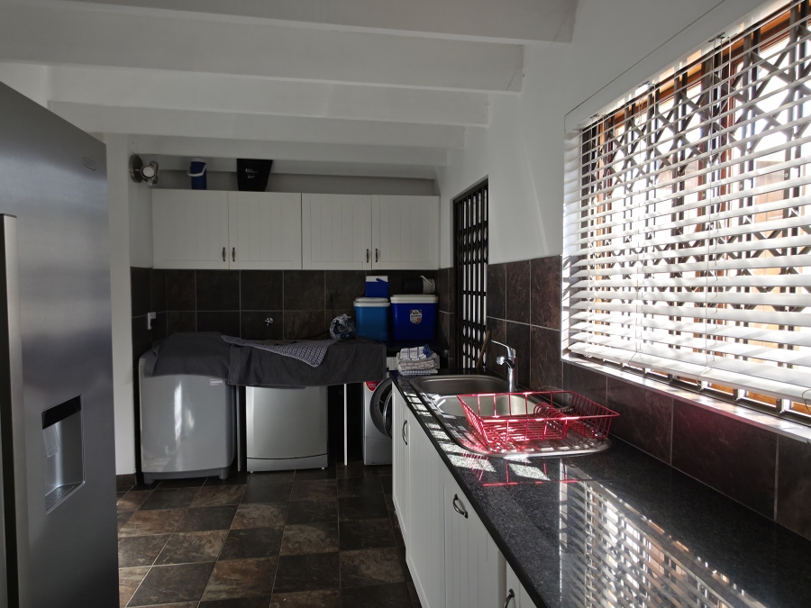 5 Bedroom Property for Sale in Wavecrest Eastern Cape